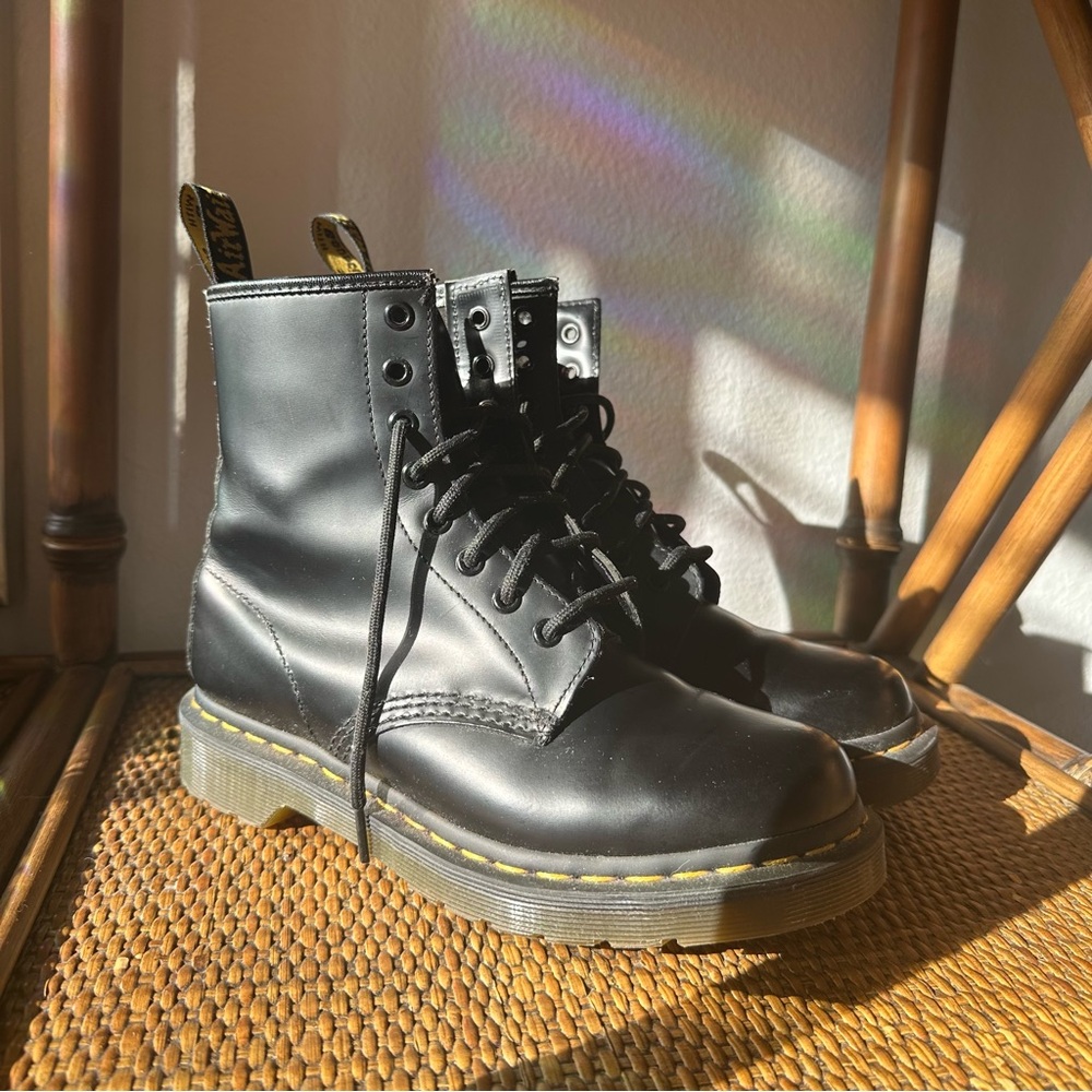1460 Black Dr Marten Boots
